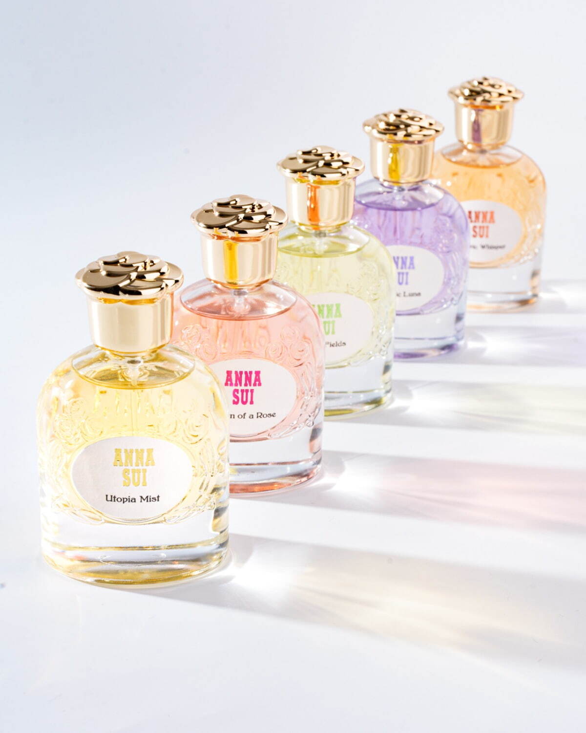アナ スイ「夢の中の冒険」着想カラフル香水、“神秘の月や霧の
