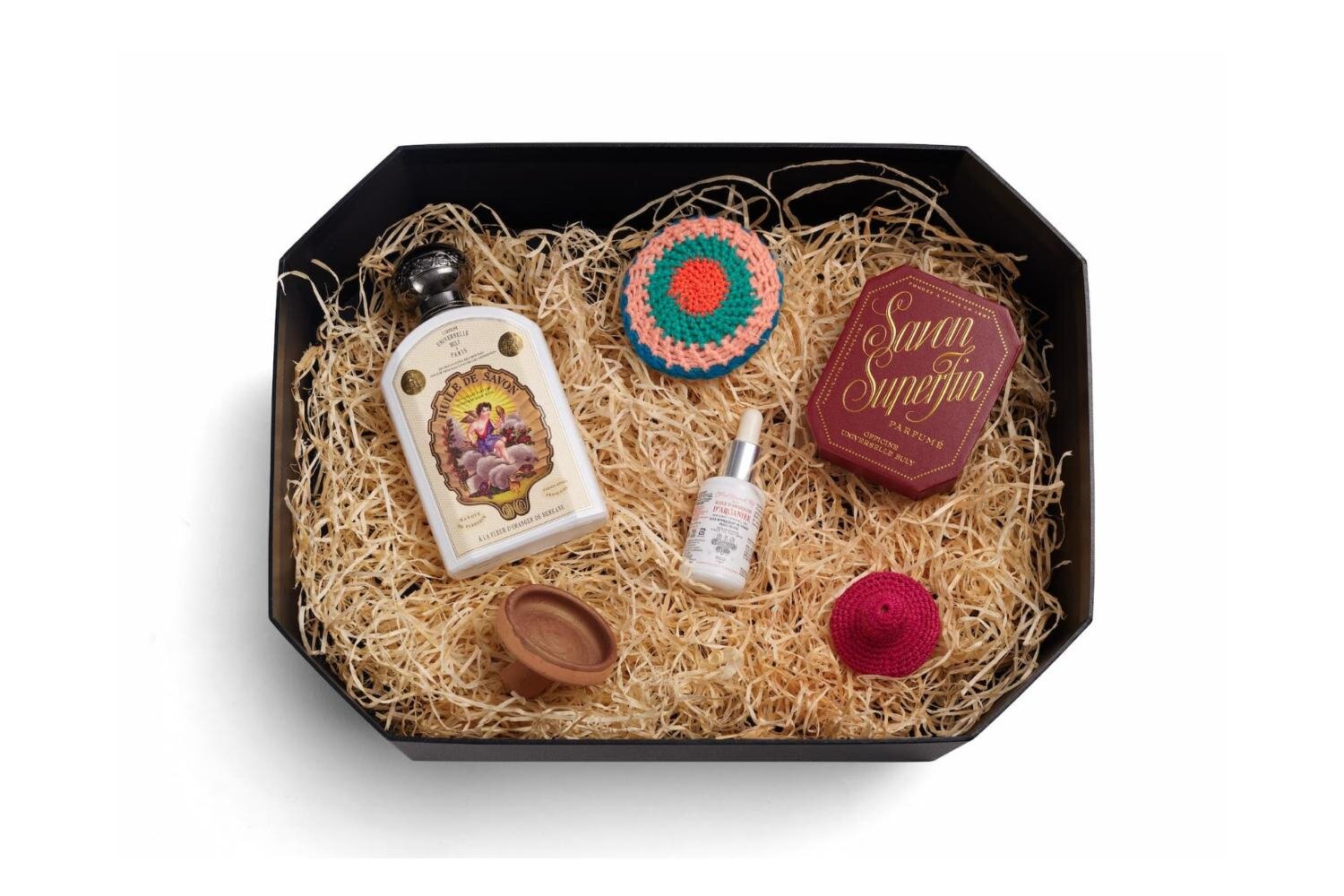 オフィシーヌ・ユニヴェルセル・ビュリー“八角形”のギフトボックス