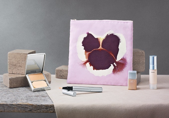 RMKのクリスマスコフレ、人気のベースメイクキットや限定リップグロス