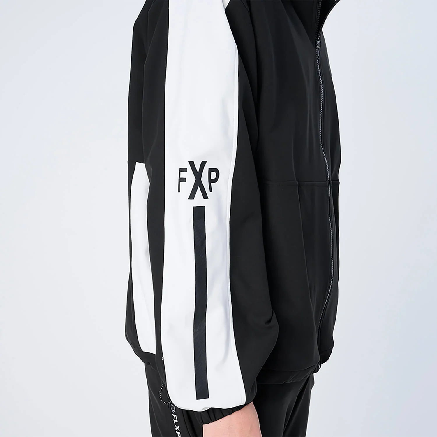 XJK-TRACKS（SOLOTEX® Eco-Hybrid トラックジャケット）BLACK