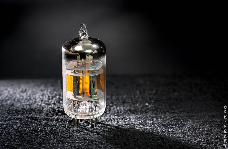 EF 50 2.5 Compact Macro review