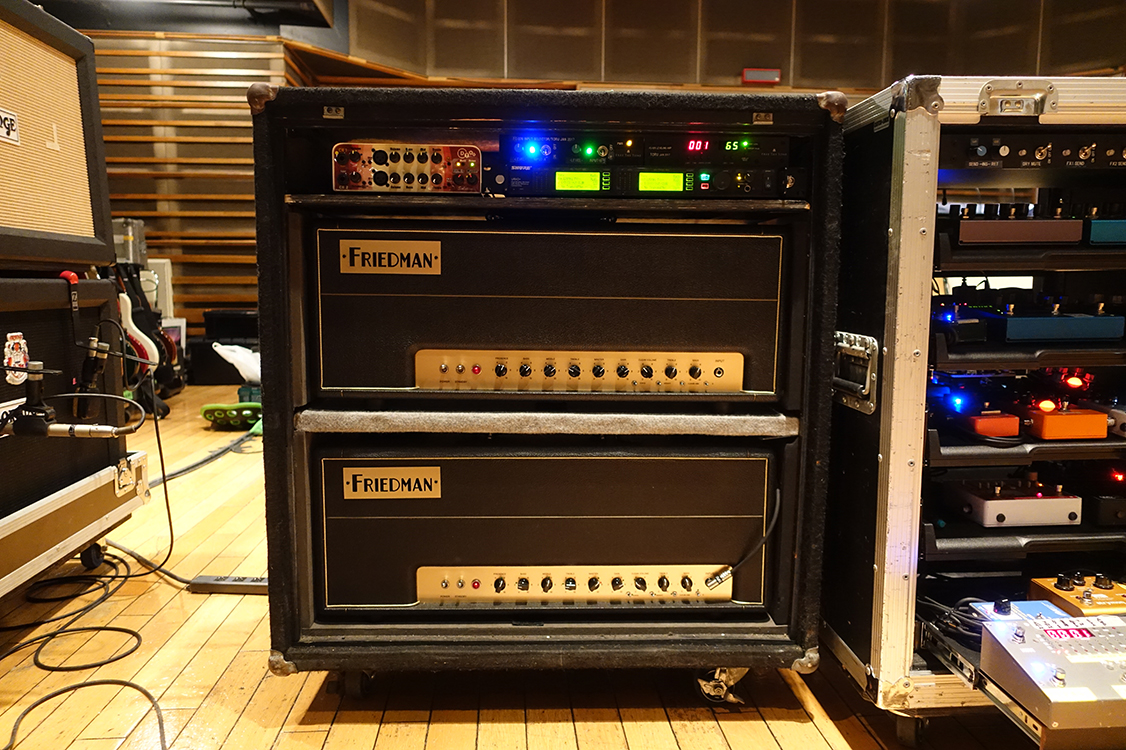 現在、全国ツアー中のONE OK ROCKのギタリストTORU氏の最新機材をご