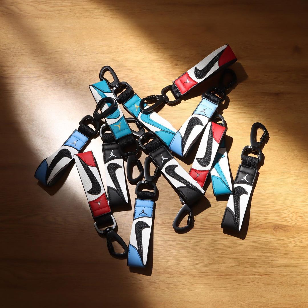 NIKE AIR JORDAN 1」のデザインをほどこしたキーホルダー「ジョーダン