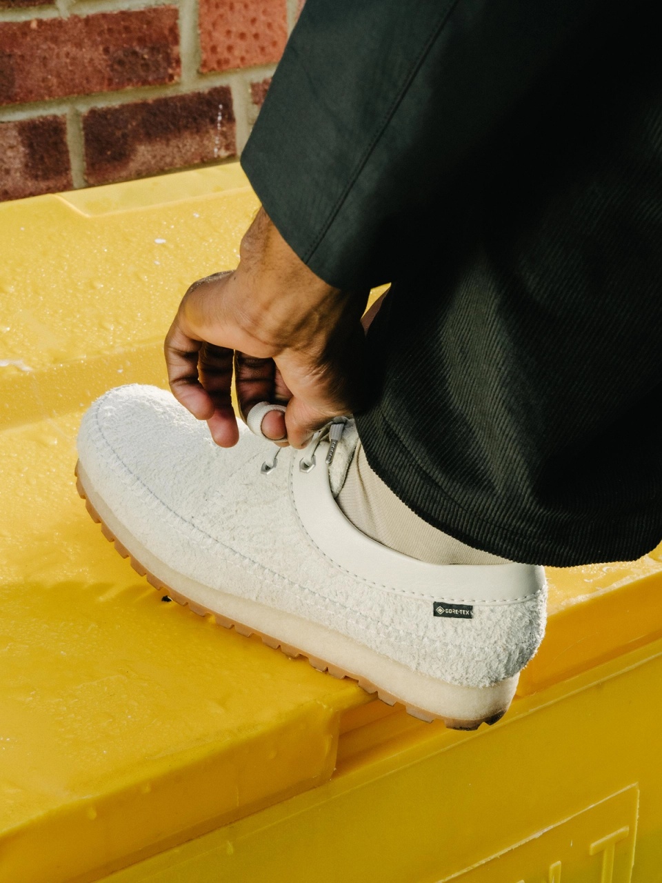 国内 12/21 発売】Haven × Clarks Originals Weaver GTX “Black/White