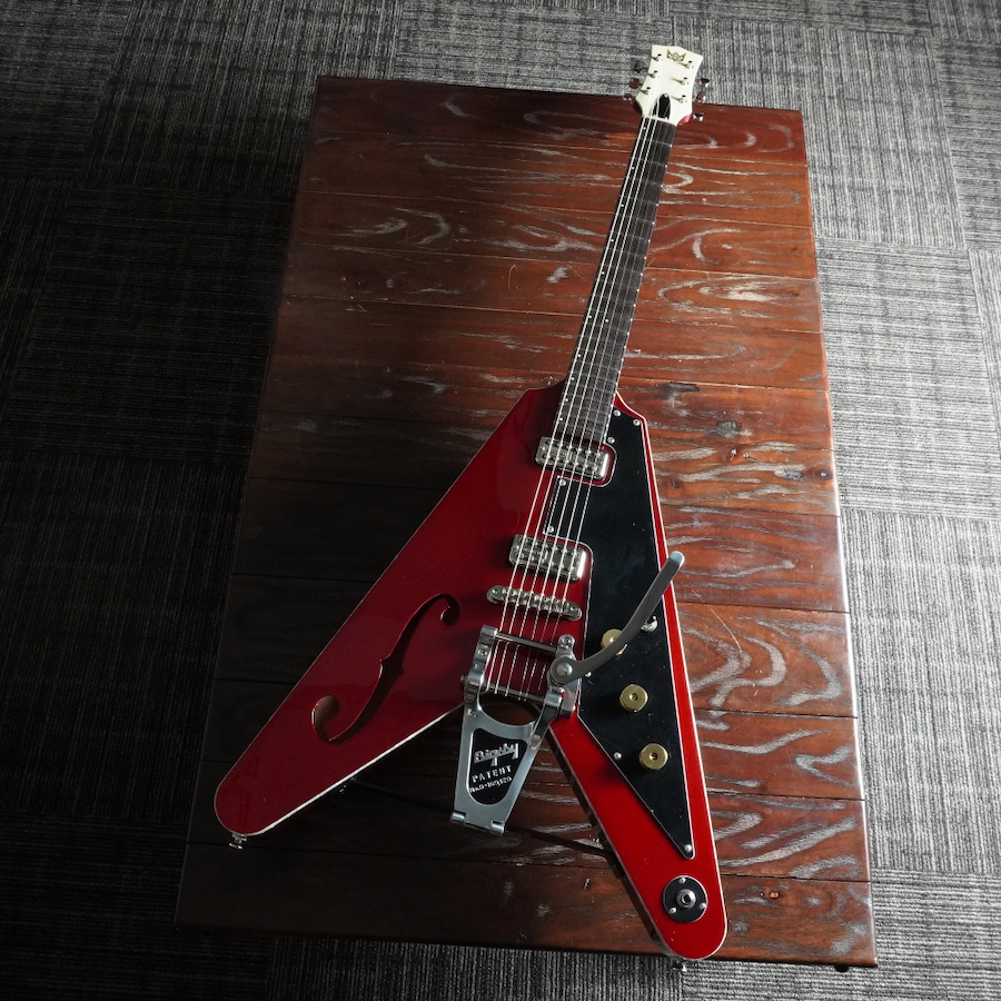 在庫情報/Blast Cult Hollow V Candy Apple Red w/Bigsby B7