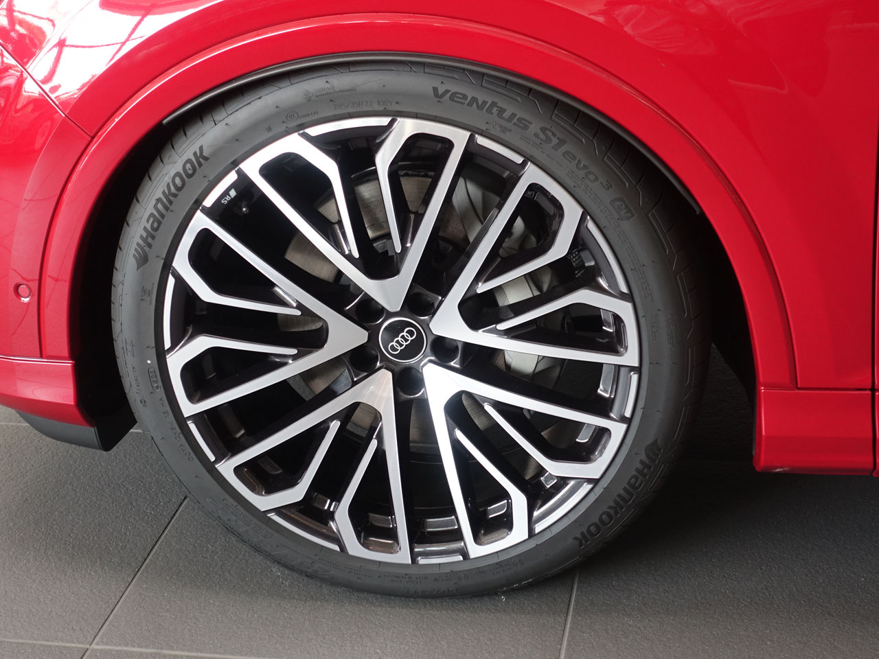 AudiAG純正Q7用22インチマルチスポークSデザインアルミホイールセット