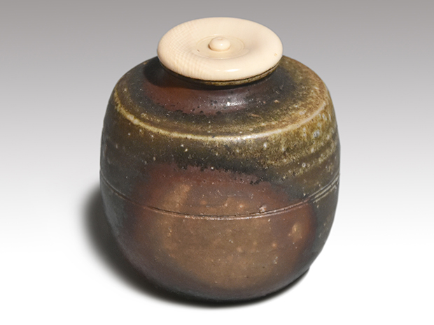 備前茶入 山本竜一(作) 共箱 牙蓋 仕服(太子間道) | 古美術ささき