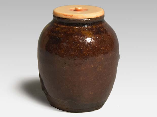 瀬戸撫肩茶入 銘「千年翠」 鵬雲斎箱書 | 古美術ささき