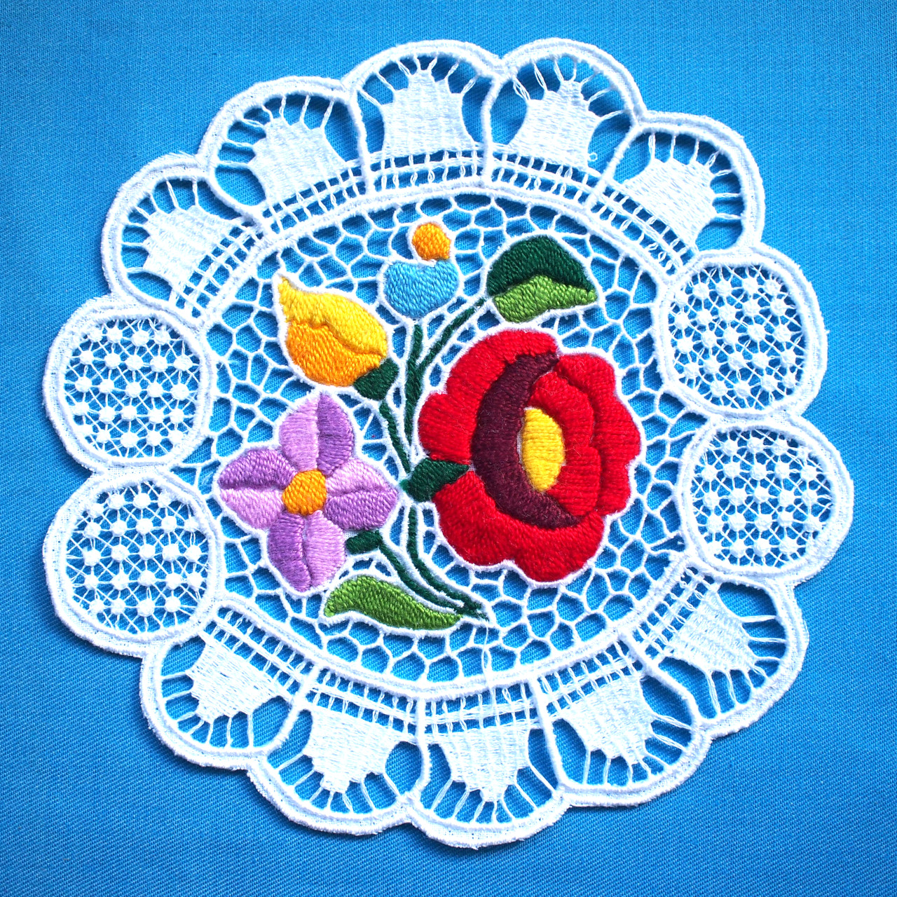 ドイリー レース 15cm 羽あり - カロチャ刺繍