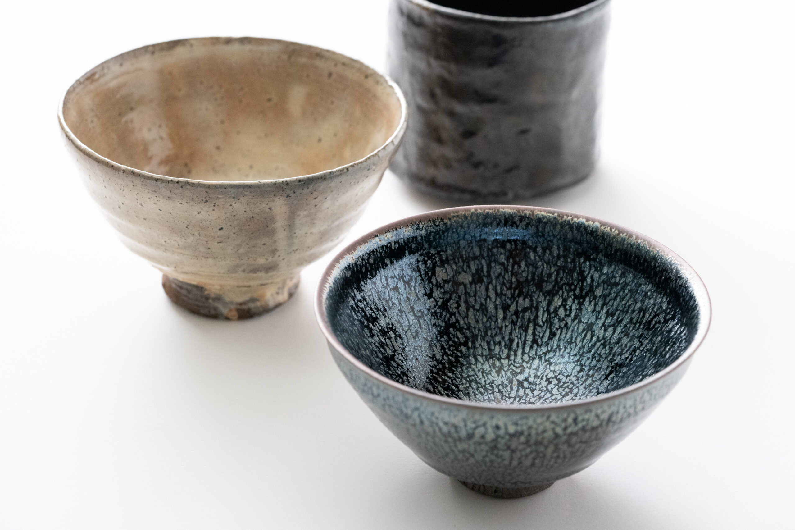 刷毛目茶碗 | 工芸品 | KOGEI STANDARD | 日本工芸のオンラインメディア