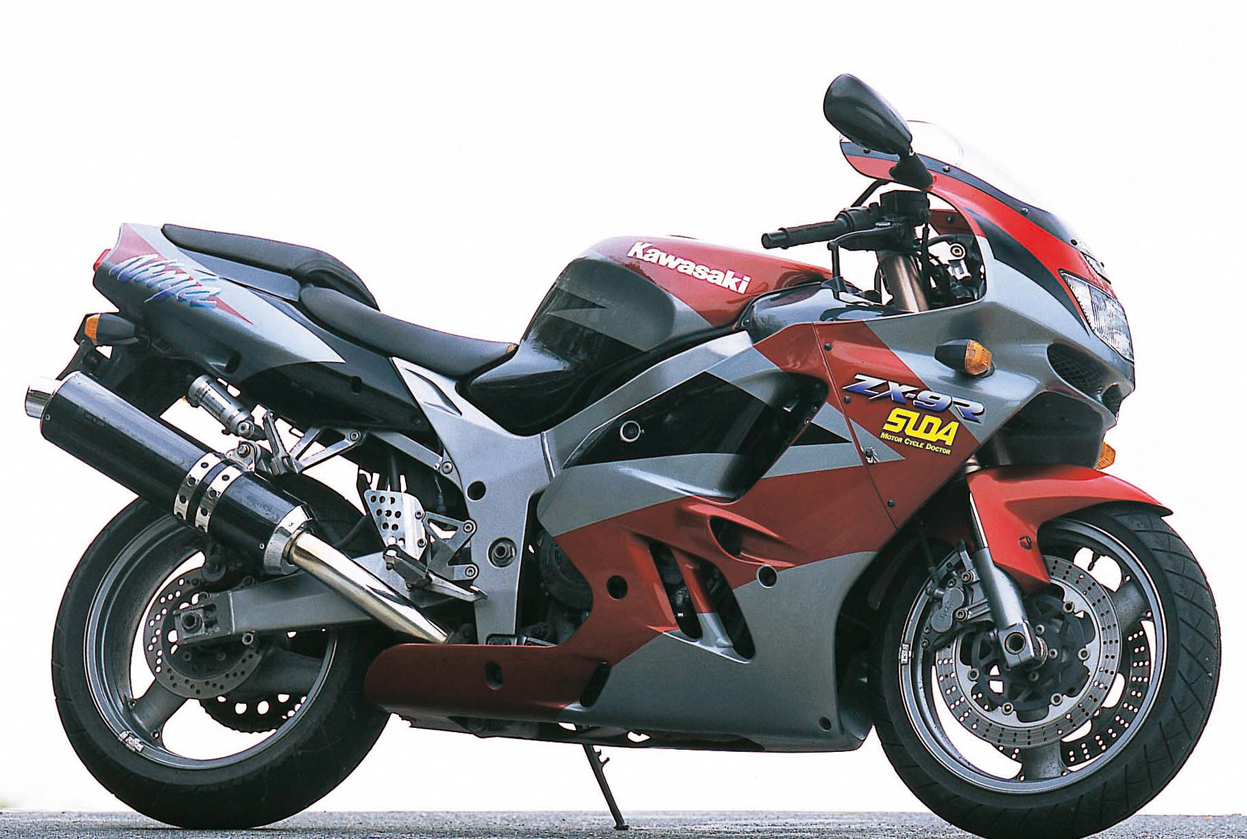 ZXシリーズの礎を築いたコーナリングマシン／ZX-9R(B) | 試乗・車両