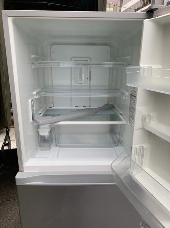 状態良好のTOSHIBA（東芝）330L 3ドア冷蔵庫 GR-H34S（S) 2016年製を