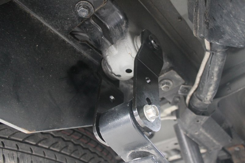 NV350キャラバン 足廻りBodyLineオリジナル ロングシャックルBody Line