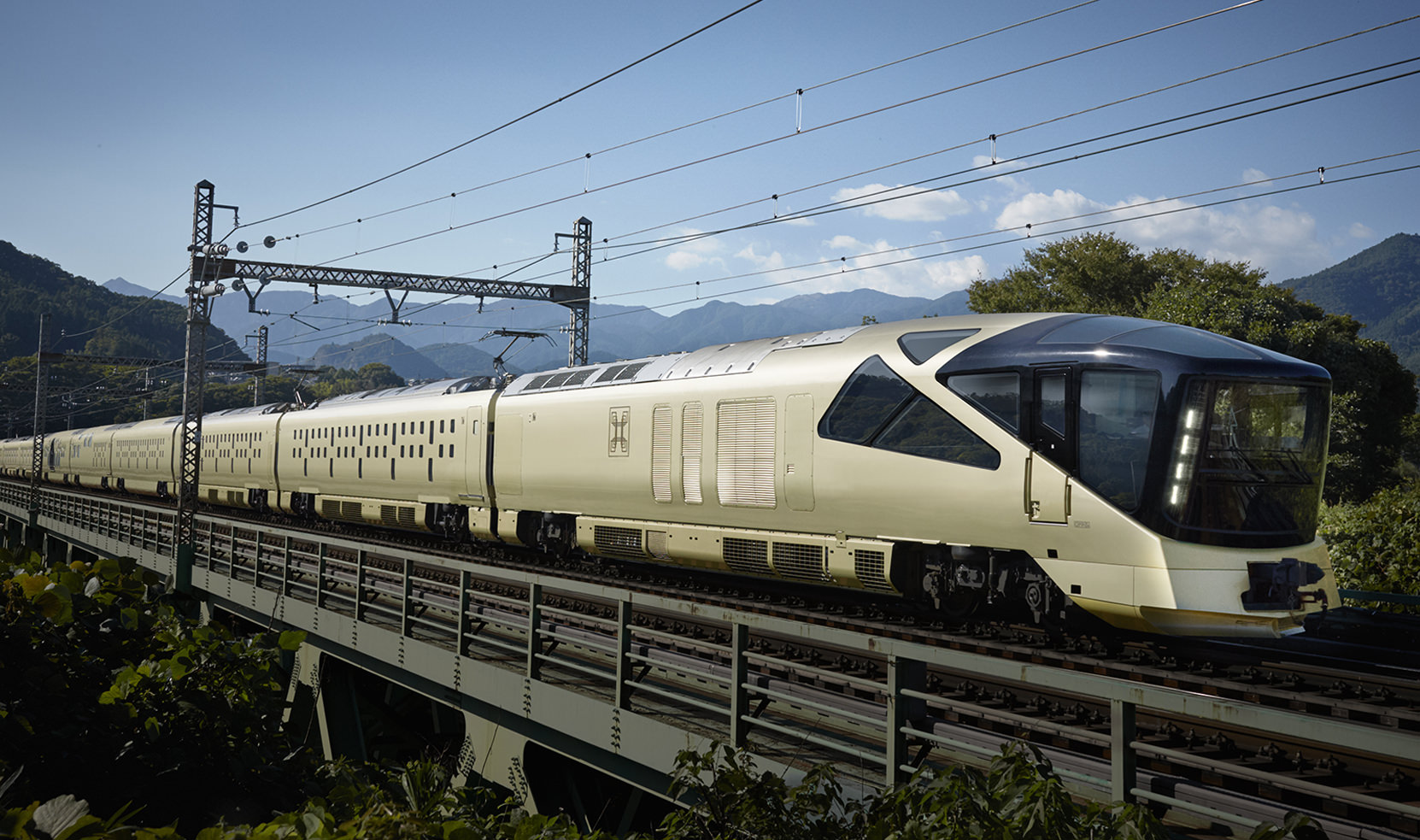 TRAIN SUITE SHIKI-SHIMA（Luxury Cruise Train) | TRANSPORTATION