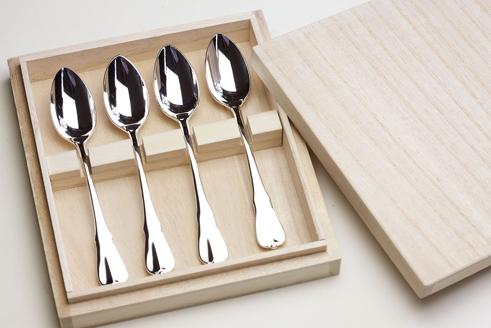 銀食器 名前が刻印できるシルバー950の純銀食器カトラリーセット