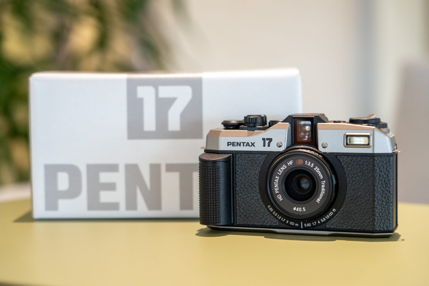 20年の時を超えてつくられたフィルムカメラ「PENTAX 17」｜現代に