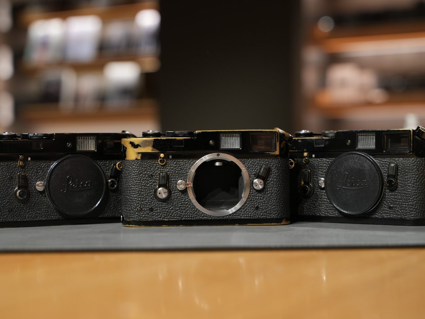 新宿 北村写真機店のカウンターで、お薦めライカを味わい尽くす｜Vol