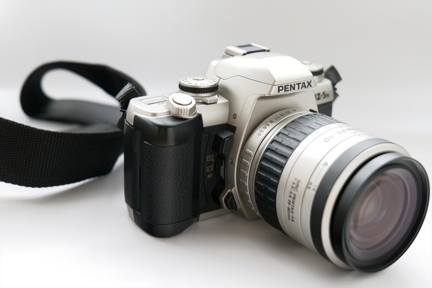 フィルム一眼レフ PENTAX MZ-5N｜シンプル・軽快なスナップ派の一眼