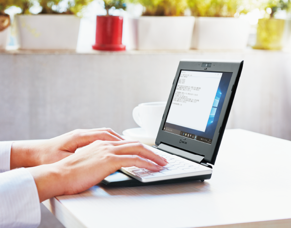 フルサイズをコンパクトに、たためるパソコン「ポータブック