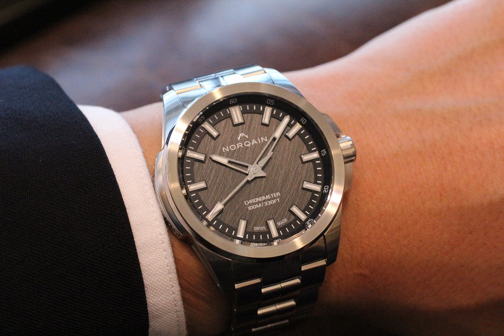 インディペンデンス 42mm JP ブラックスクラッチ N3000.08S03.B01.S01