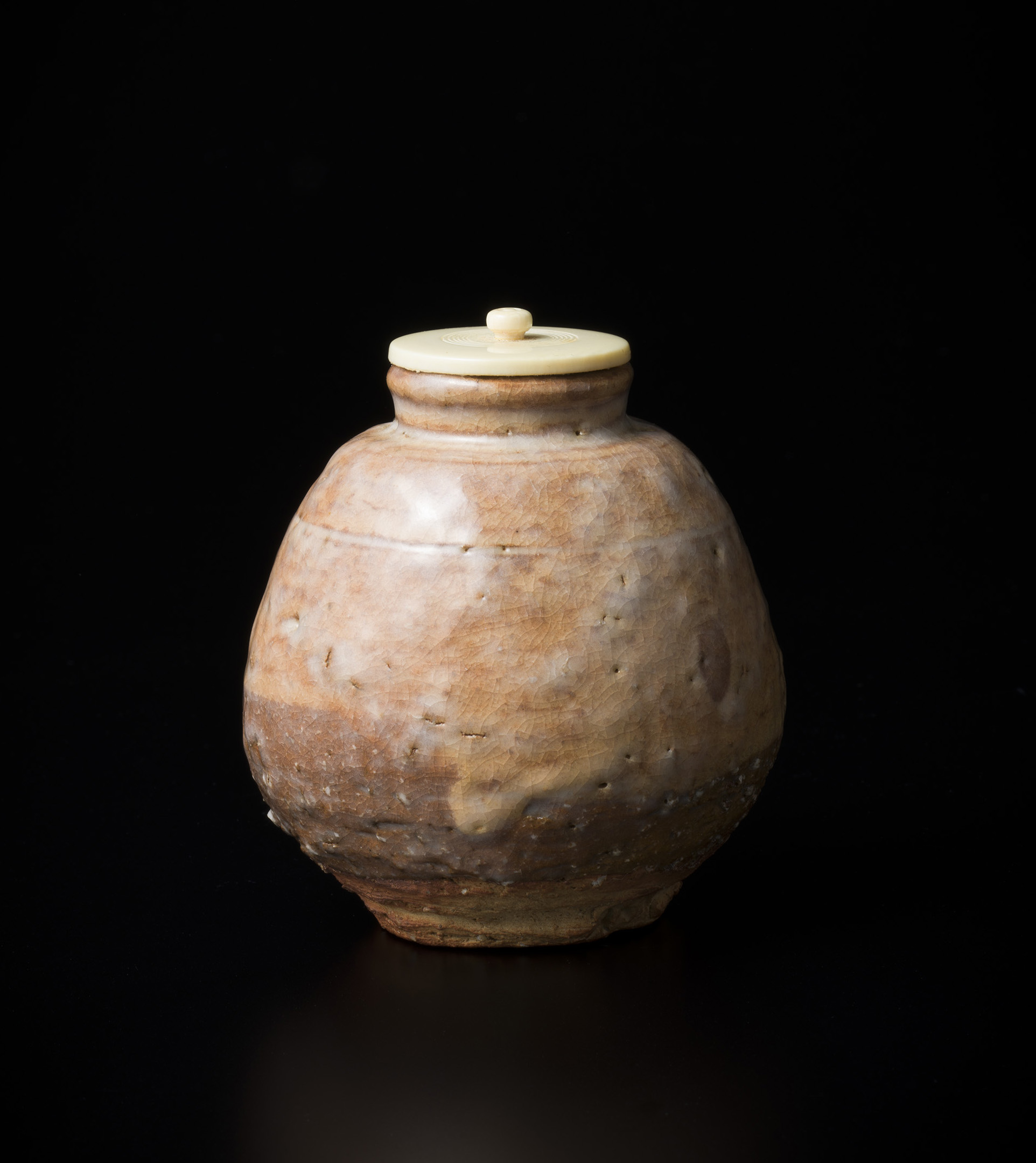 三輪休和（十代休雪） 萩茶入 銘「福寿」 | しぶや黒田陶苑