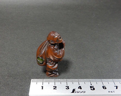 木彫り 根付 人物 ＜在銘＞ | 【骨董品買取】日本全国対応・老舗骨董店