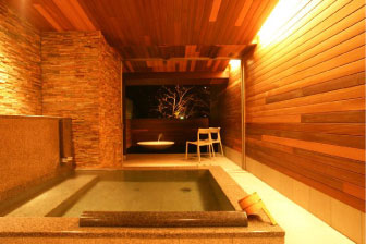 天然水貸切風呂 | 箱根・芦ノ湖の温泉・旅館なら和心亭豊月【公式】