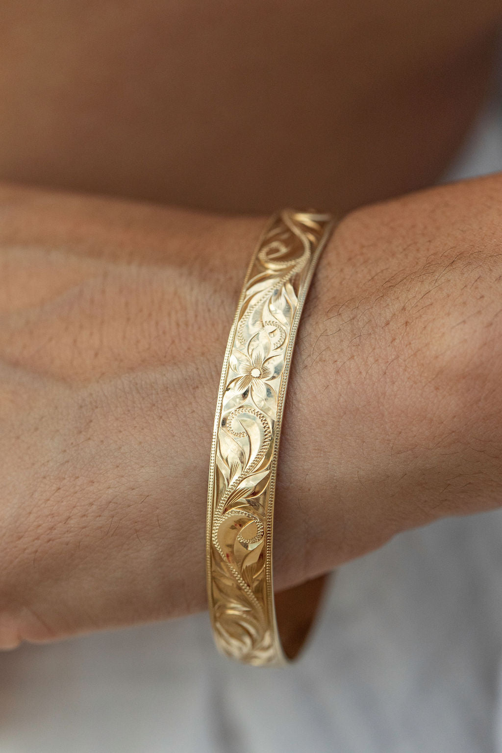 14K Gold Hawaiian Heirloom Jewelry Bracelet [10mm width] Black Enamel