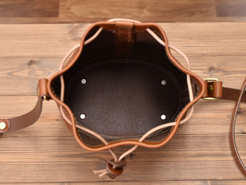 巾着ショルダーポシェット(CK-28)の収納を調べてみました！｜革鞄・革