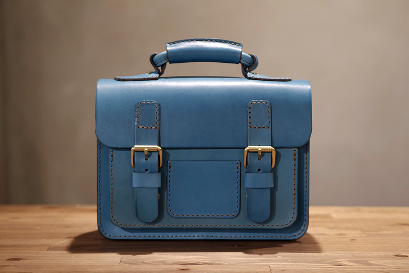 夏の限定革「セルリアンブルー」名古屋店ラインナップ｜革鞄・革小物の