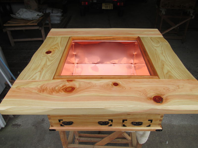 ケヤキ長火鉢とヒノキの四角火鉢が出来ました。ご希望の皆さんぜひ参考