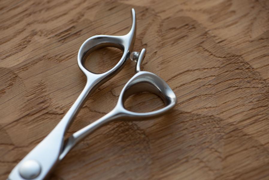 飛燕B2バーバーシリーズ。速く、軽く切れる 新しいメンズカットシザー