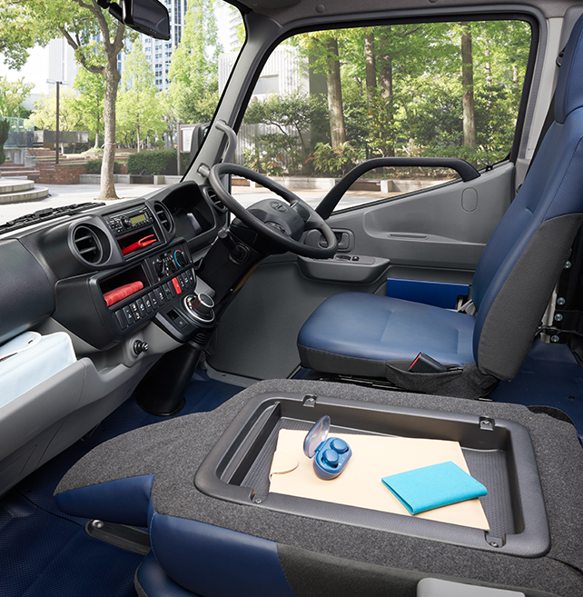 装備・アクセサリー | 日野デュトロ Z EV（小型BEVトラック） | 日野自動車