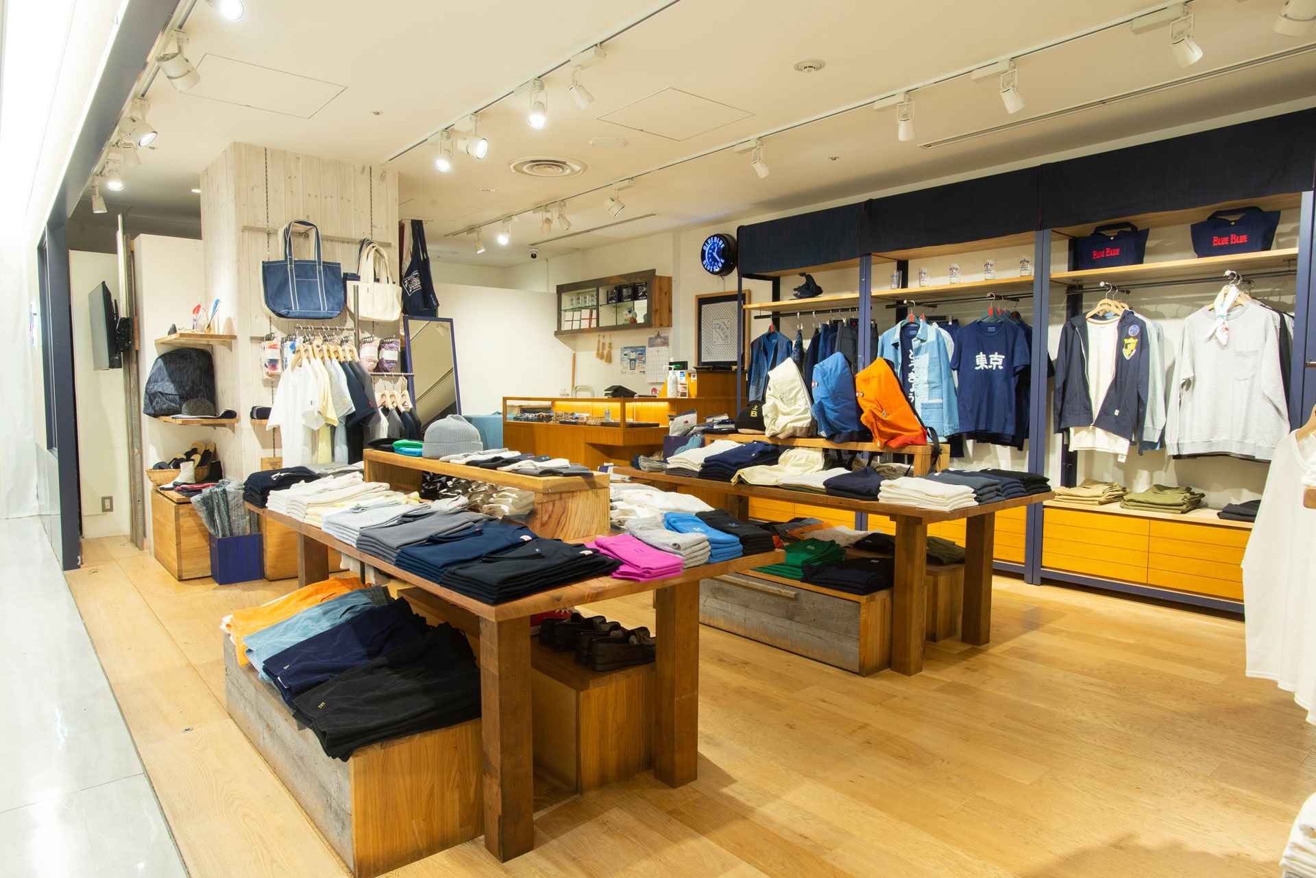 BLUE BLUE JAPAN（ブルーブルージャパン）｜店舗一覧 | HOLLYWOOD