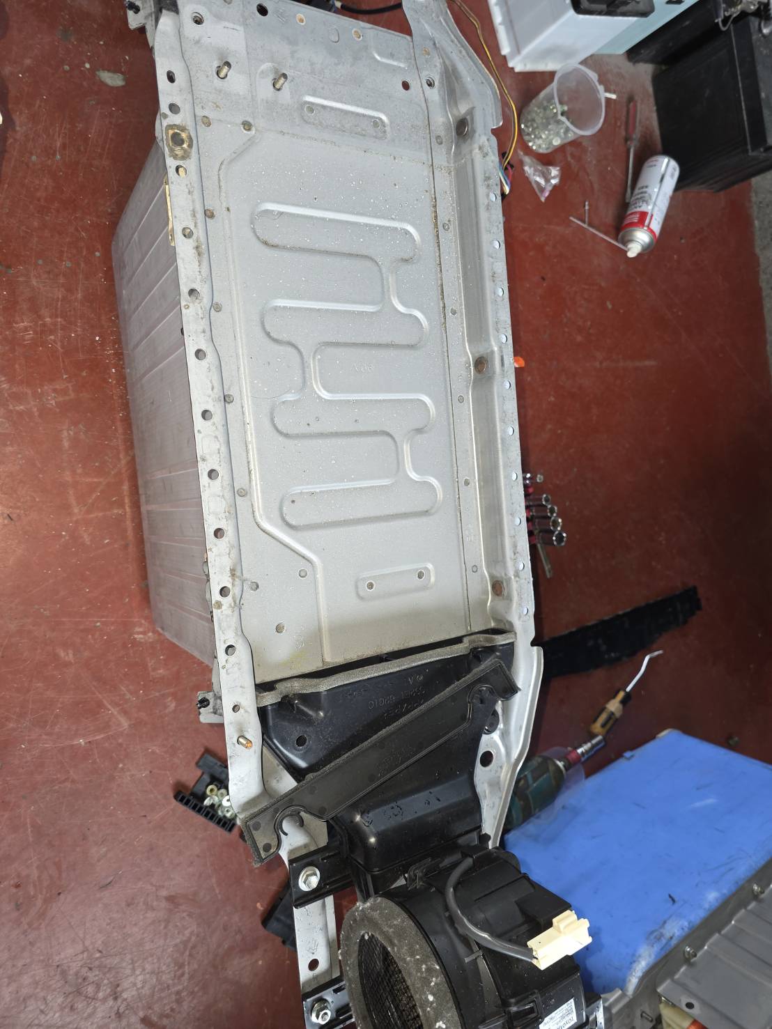 福岡】10 アクア 前期型 ハイブリッドバッテリー修理依頼｜会社ブログ