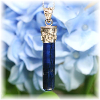 ネパール/サンクワサバ産]ヒマラヤカイヤナイトペンダントトップ