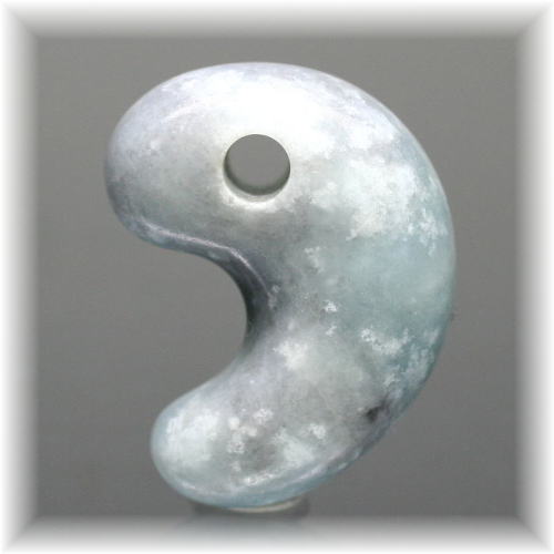 糸魚川産]ヒスイ（翡翠）古代勾玉 - 埼玉県吉川市の天然石専門店・水晶