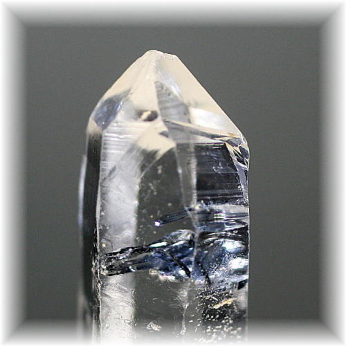 ルーマニア産]スティブナイトインクォーツ原石ナチュラルポイント