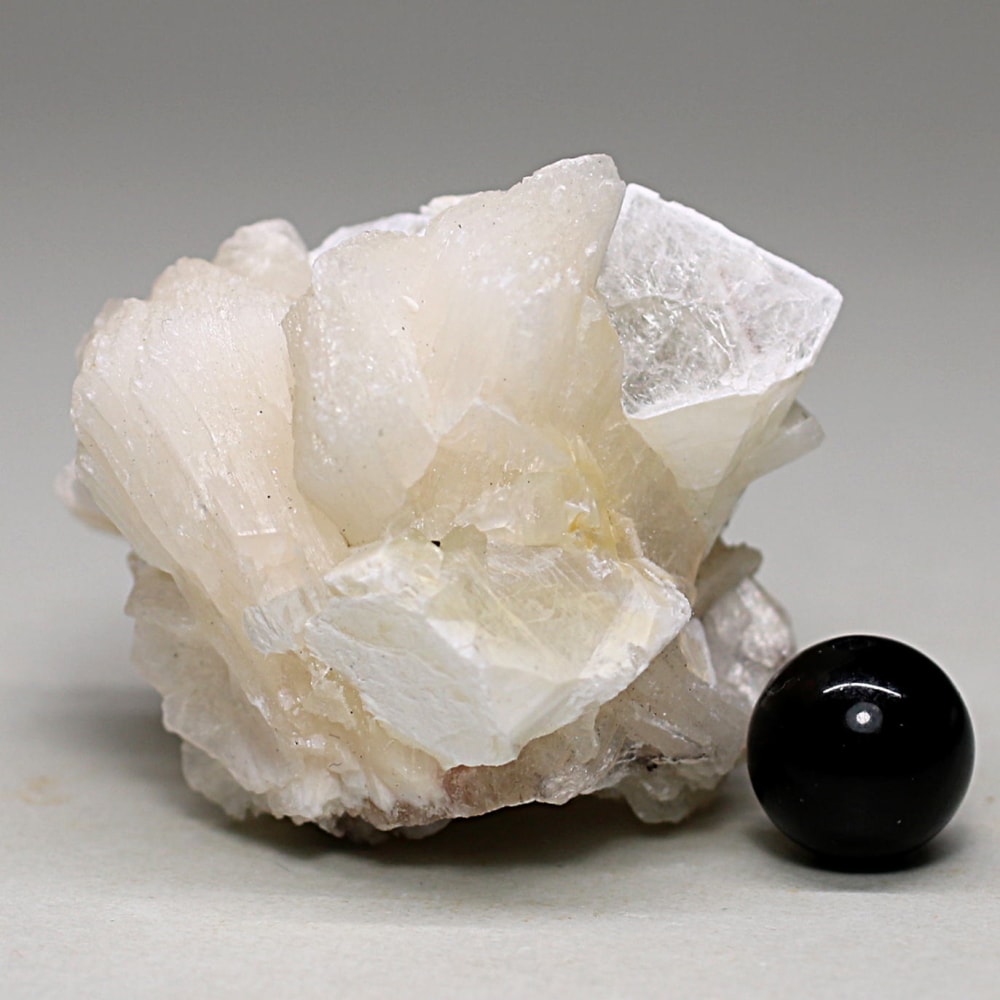 インド/プネー産]変種アポフィライト共生？スティルバイト原石