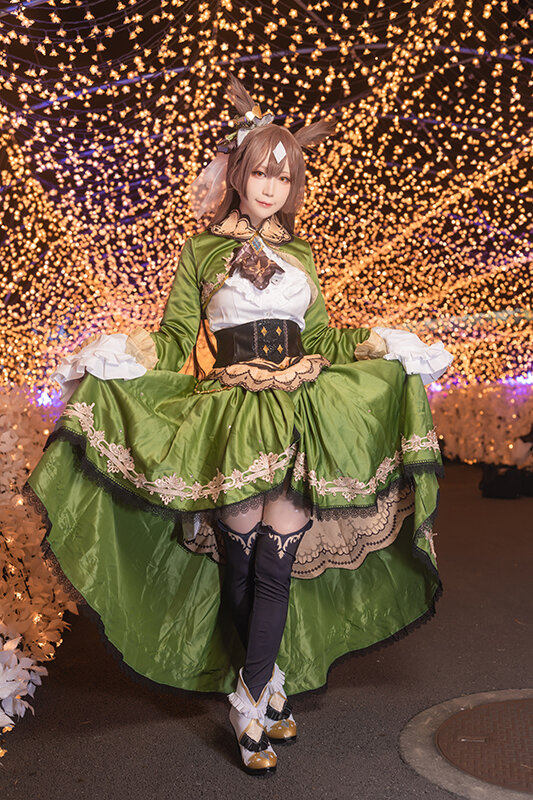 コスプレ】『ウマ娘』サトノダイヤモンド、輝くイルミの中で“うま