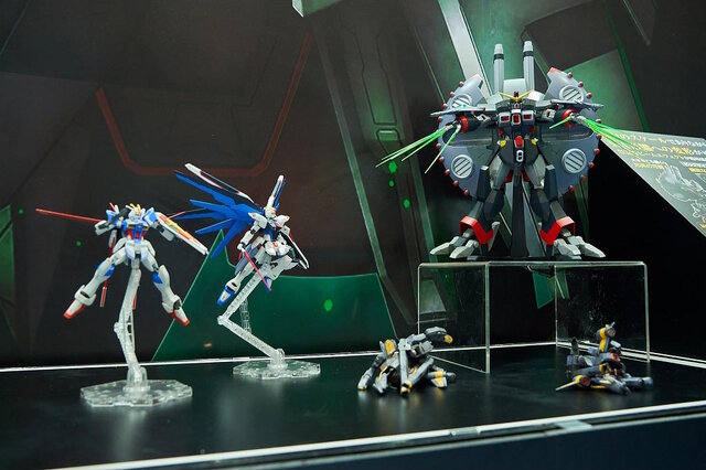 HG デストロイガンダム」待望のガンプラ化！全高約390mmもの大迫力