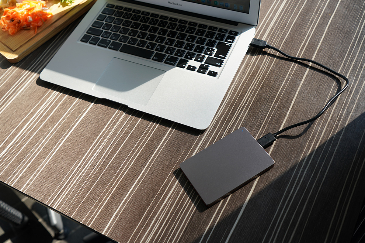 おしゃれな薄型外付けポータブルHDD「カクうす」 | アイ・オー・データ