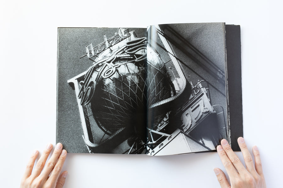 光と影 by 森山大道 – IACK