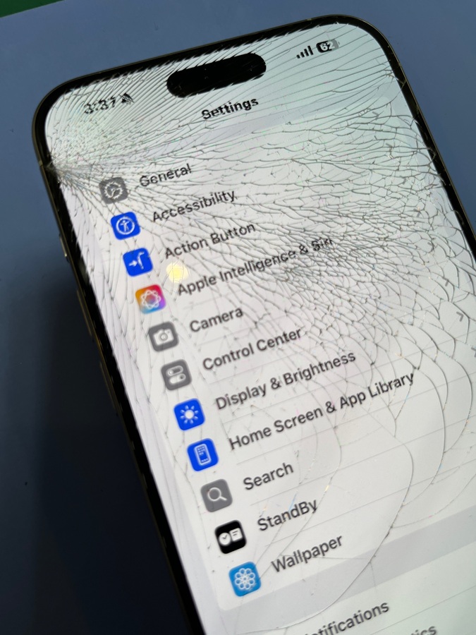 iPhone15ProMax画面割れ交換のご案内！ | iPhone修理アイサポ 修理事例