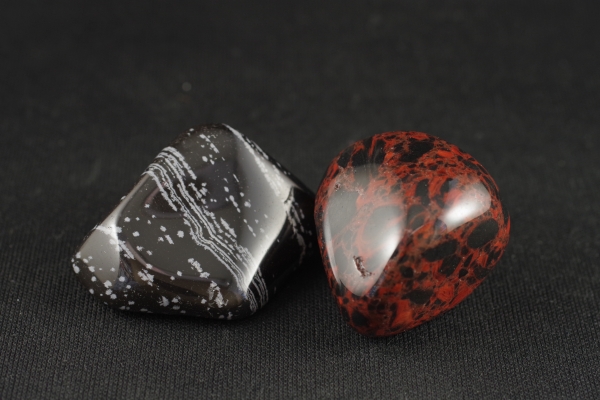 十勝石玲瓏石（レインボーオブシディアン）原石529g 天然石販売