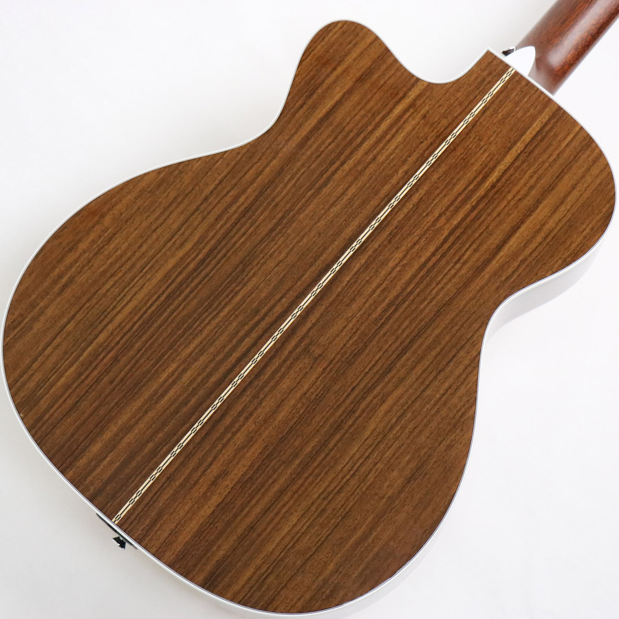バランス抜群のMartin OM-28にカッタウェイとピックアップを！#今週の