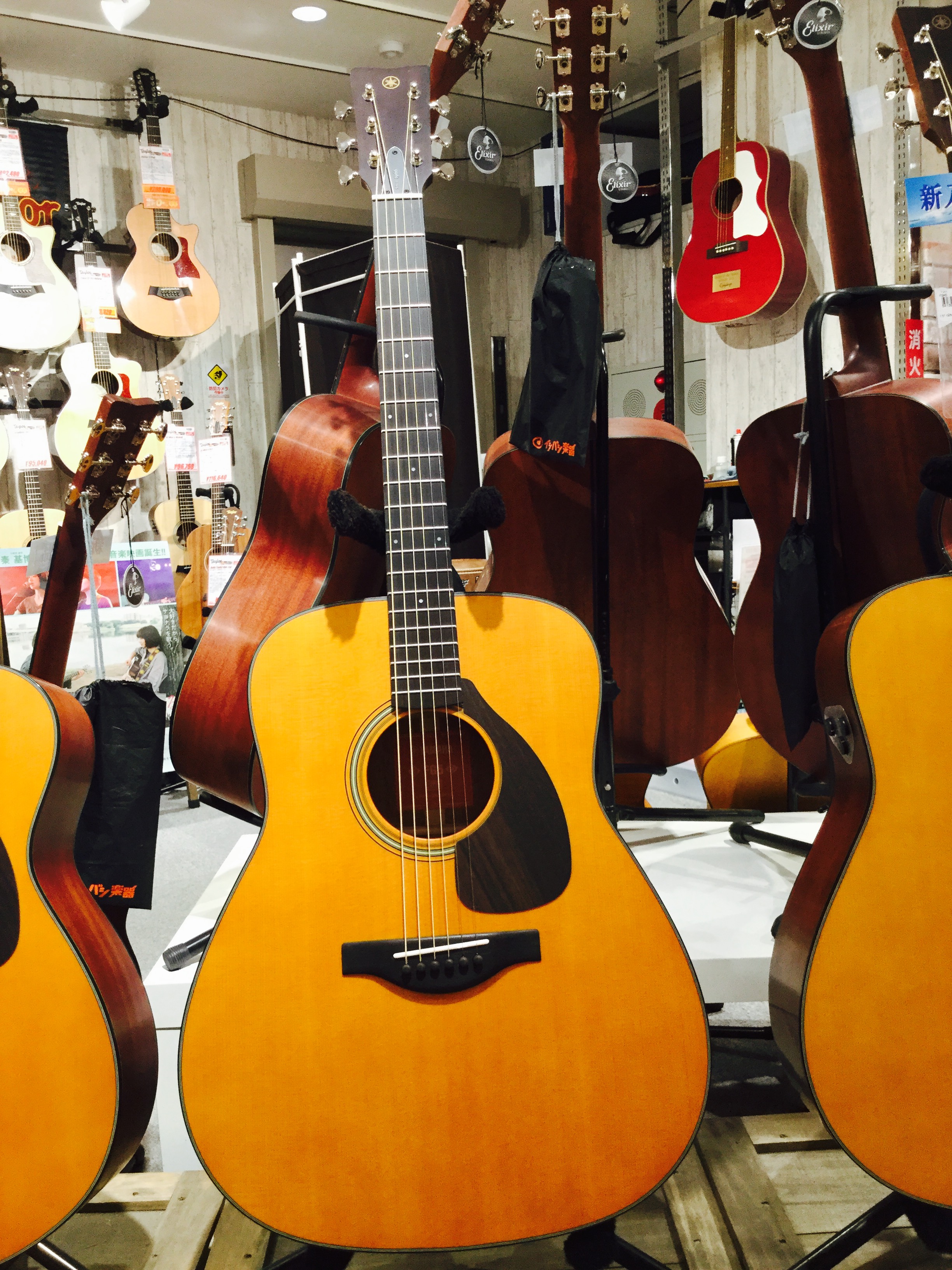 あの”赤ラベル”をモダンに進化させたYAMAHAの新アコギが良すぎる件