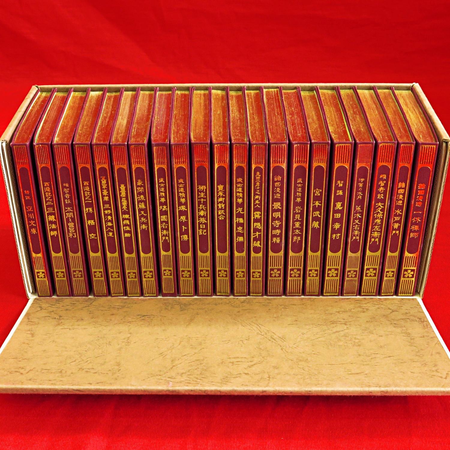 幻の絵本館 全10冊1函』など、児童書関連、中国法書選バラほか計31点新