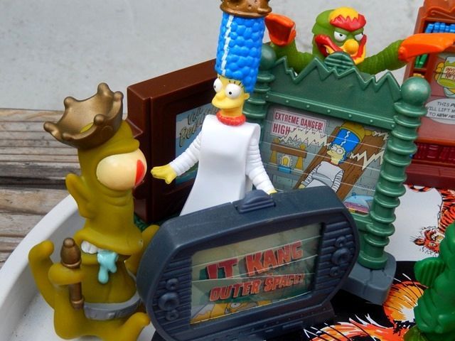 ct-141007-02 the Simpsons / Burger King 2002 Creepy Classics Meal