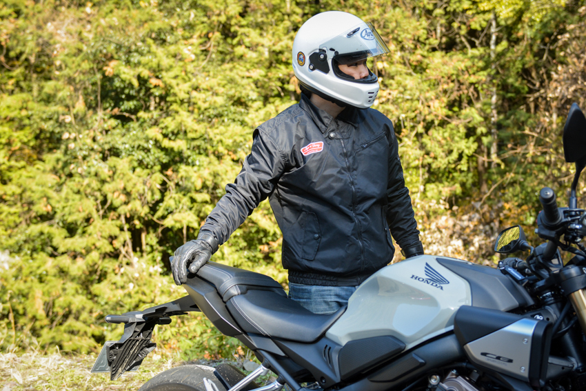 スタイリッシュにバイクに乗れる「パドック」ナイロンジャケットは